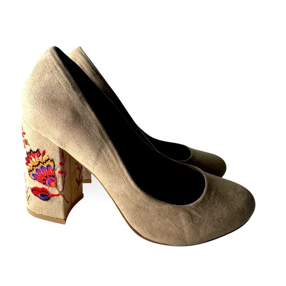 Restricted Embroidered Boho Suede Tan High 3.5 inch Block Heels Size 8.5 Floral - Picture 1 of 9